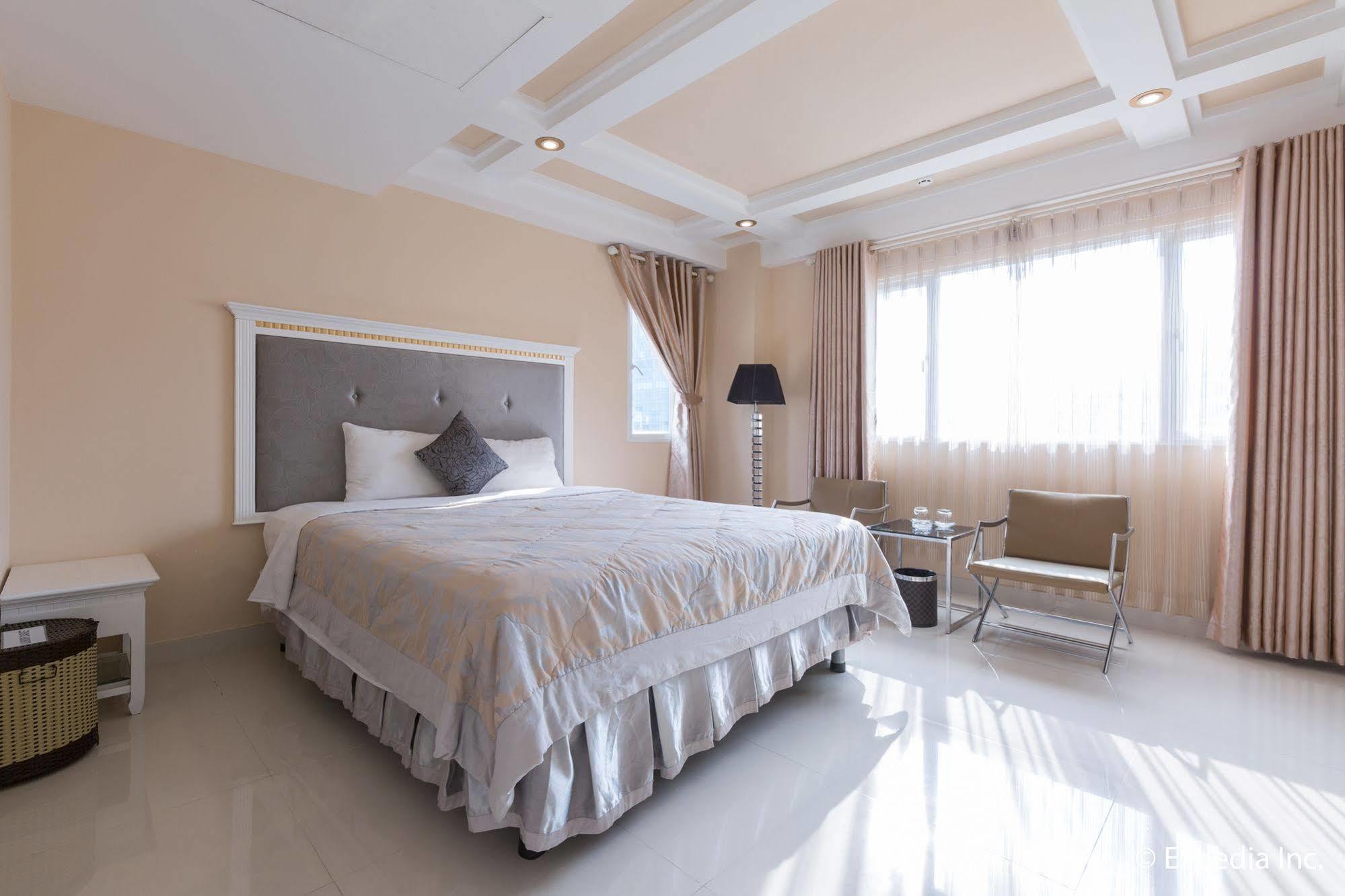 Dyn Opera Hotel Хошимин Екстериор снимка