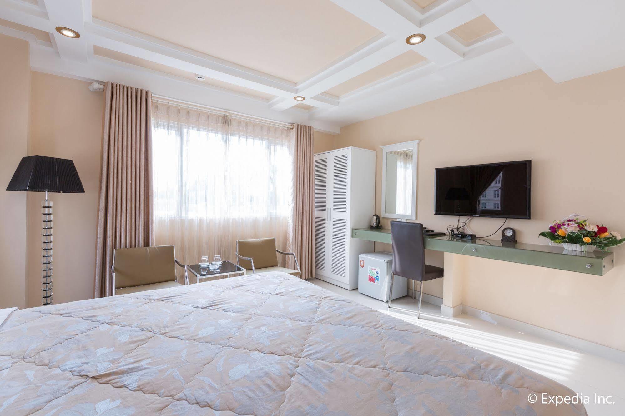 Dyn Opera Hotel Хошимин Екстериор снимка