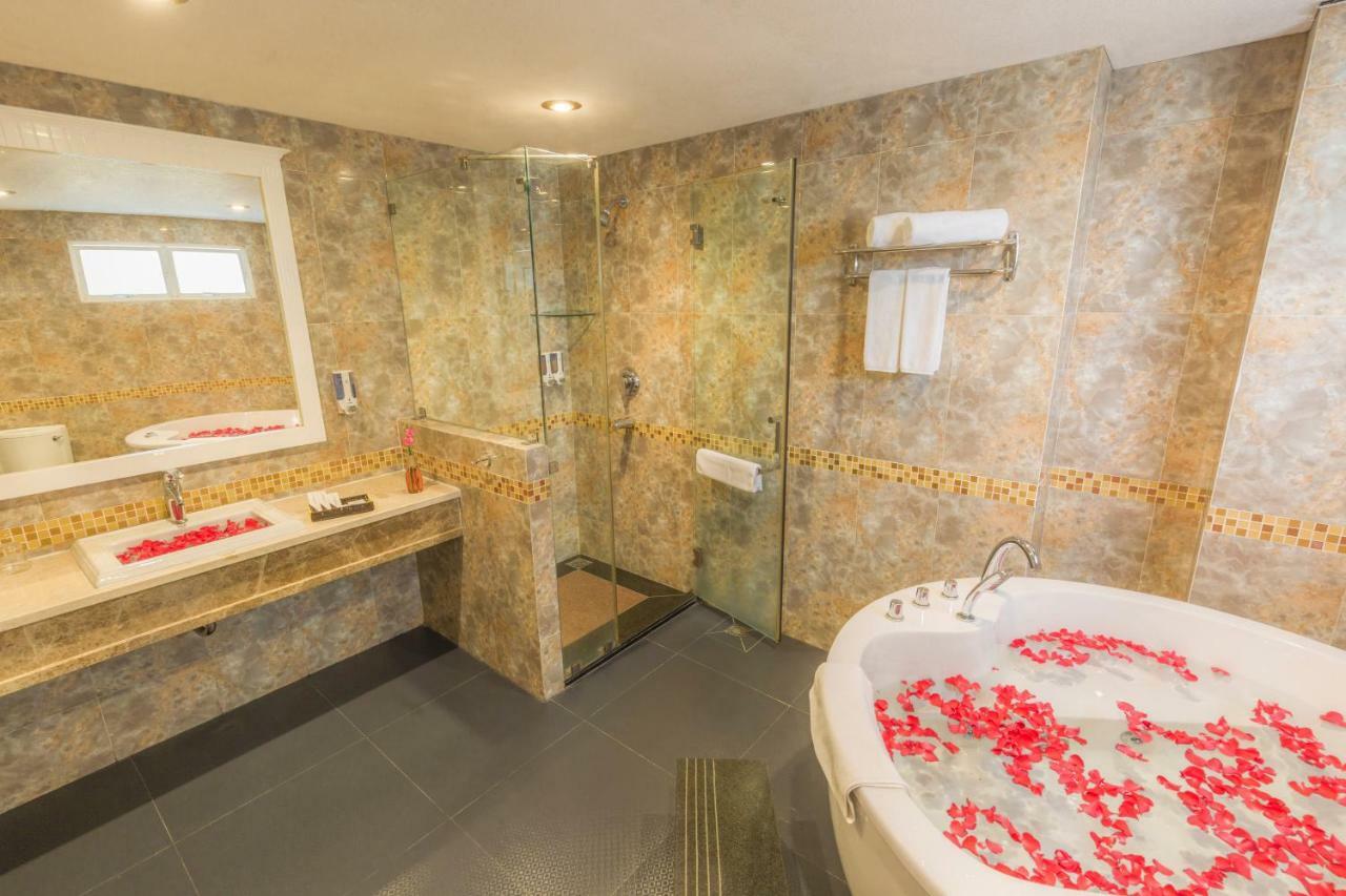 Dyn Opera Hotel Хошимин Екстериор снимка